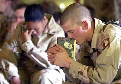 soldiers pray